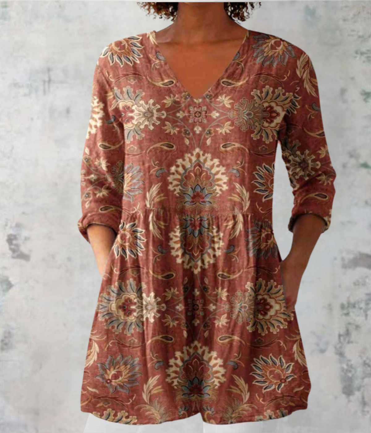 緩やかなドレス、ボルドー赤のプリント