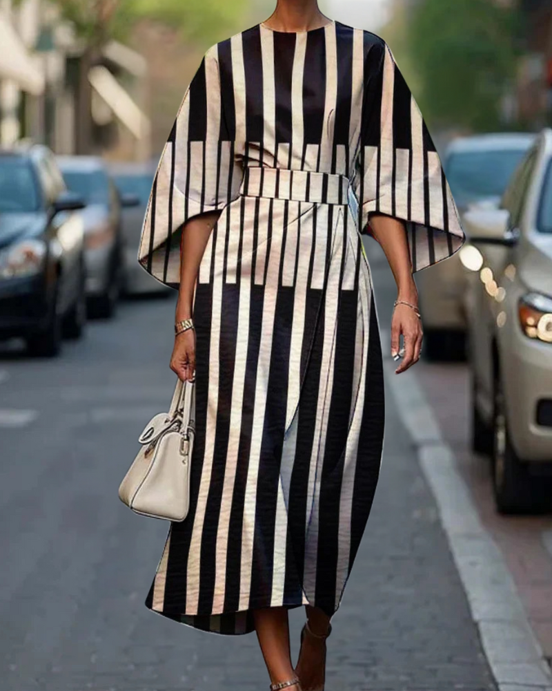 エレガントな白黒ストライプのドレス