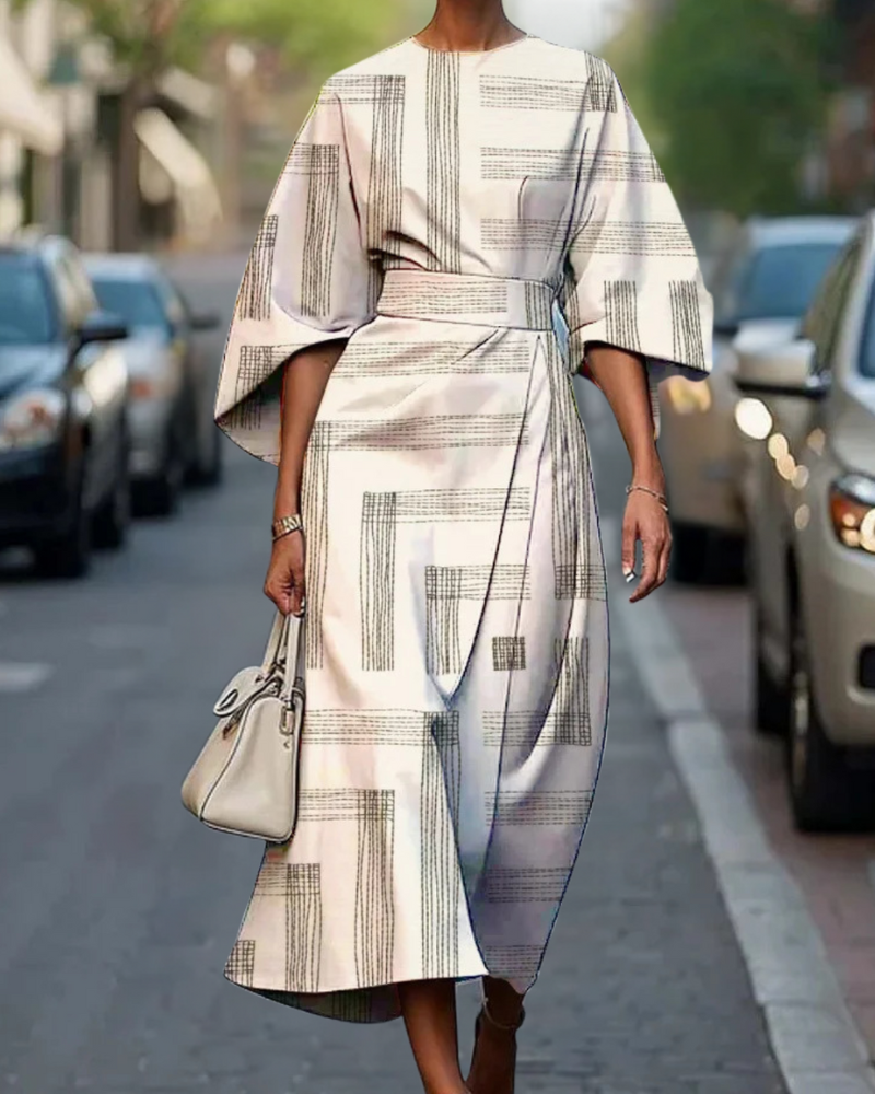 幾何学模様の白いエレガントなドレス