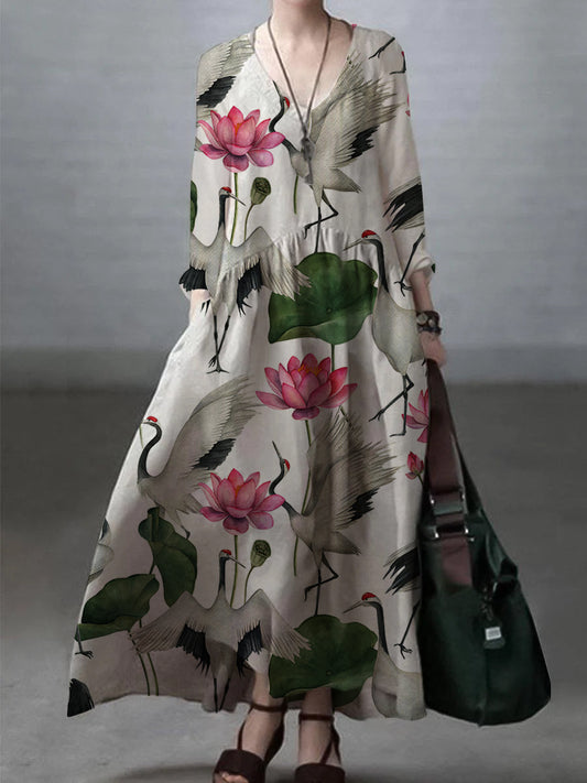 カジュアルなVネックの鳥柄ワンピース