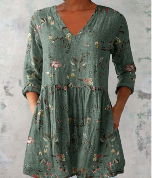 緩やかなドレス、ダークグリーンの花柄