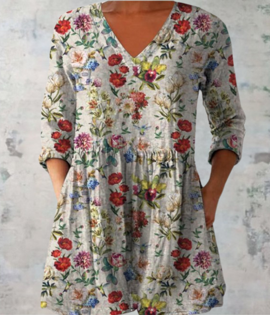 緩やかなドレス、白地に花柄