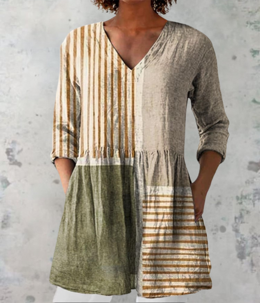 緩やかなドレス、ベージュ地に柄