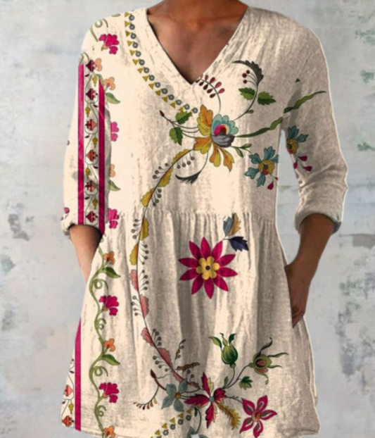 緩やかなドレス、オフホワイト地にピンク柄