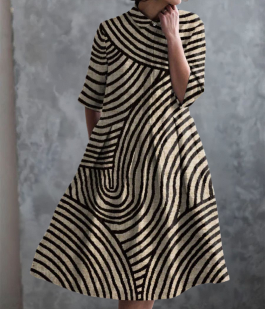 モノトーン柄のダブルポケットドレス