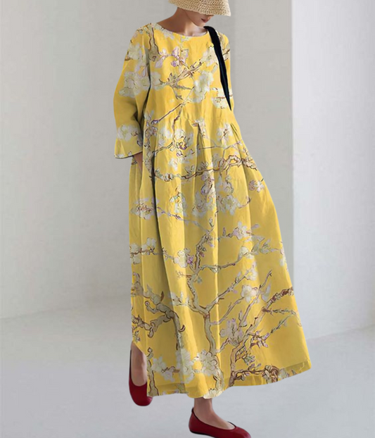 イエローのラウンドネックドレス