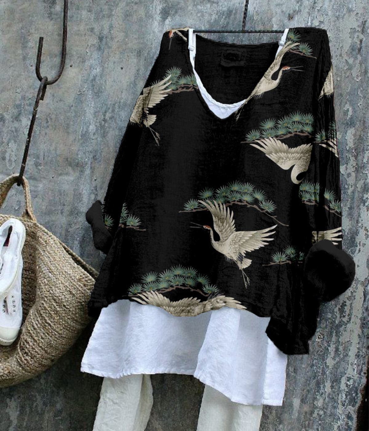 黒い鳥柄のシワ感サマープルオーバー