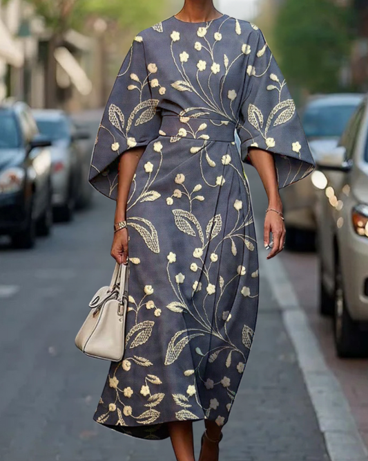 紫と青の葉模様のエレガントなドレス