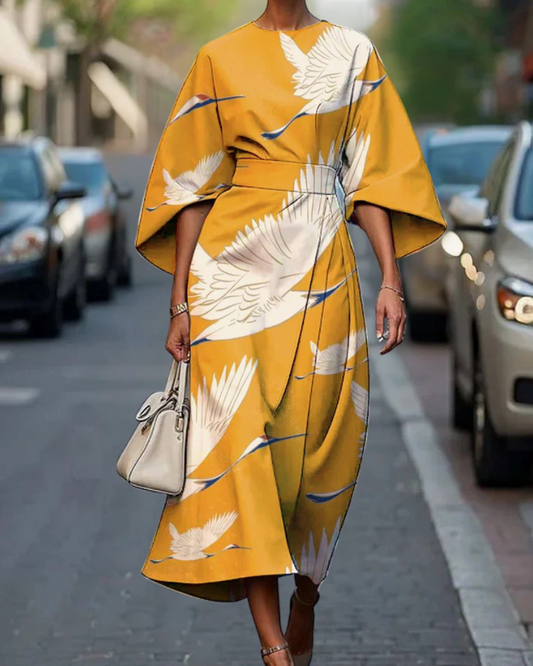 黄色い鳥柄のエレガントドレス