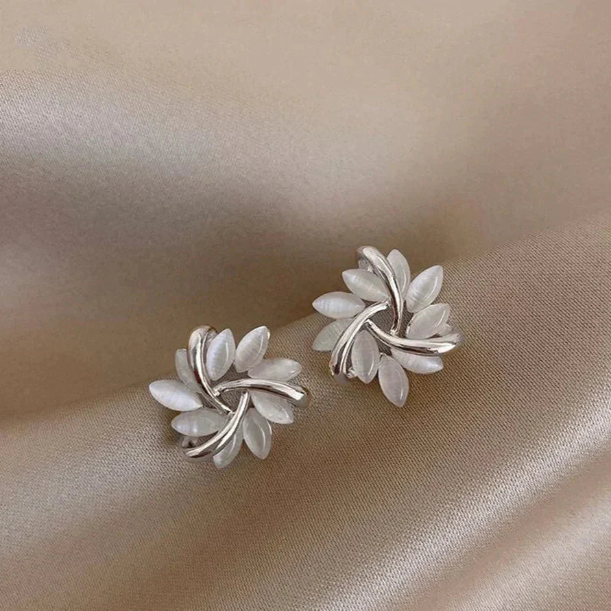 オパリン | オパールペタルスタッドイヤリング