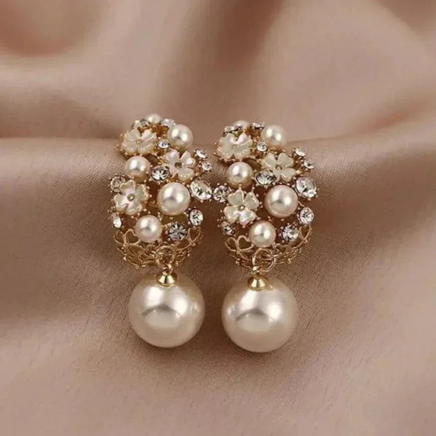 フロリーヌ | エレガントなフラワーパールイヤリング