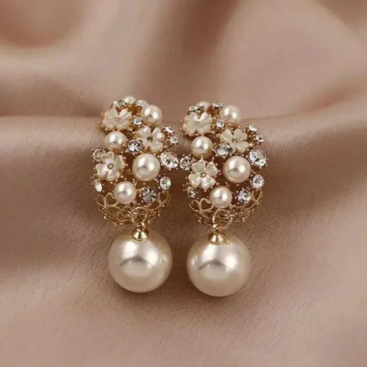 フロリーヌ | エレガントなフラワーパールイヤリング