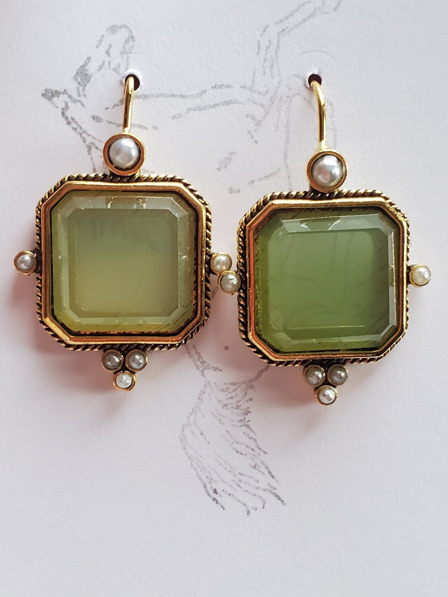 エメリー™ - 永遠のエレガンスを纏ったイヤリング